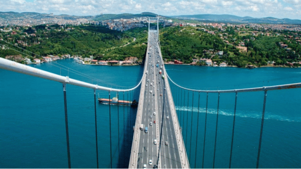İstanbul Boğazı'nda iki gemi çarpıştı!