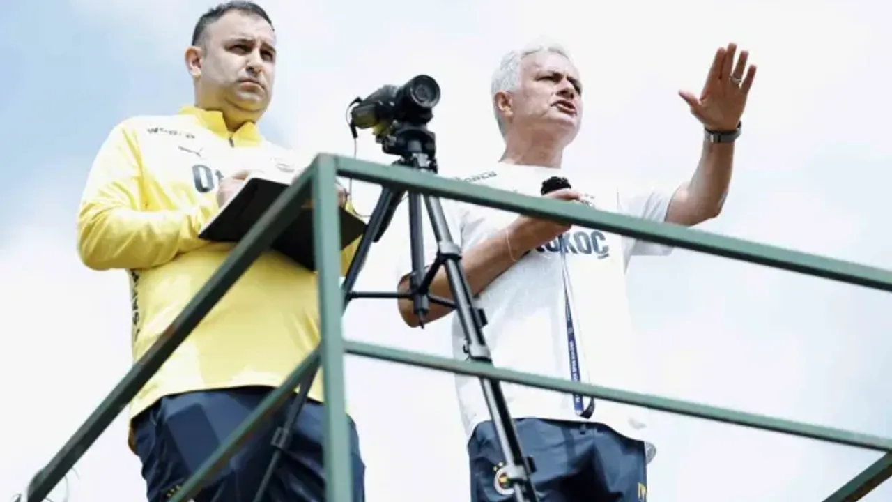 Yeni teknik adam Jose Mourinho, Fenerbahçe'yi yeni sezona sıkı hazırlıyor