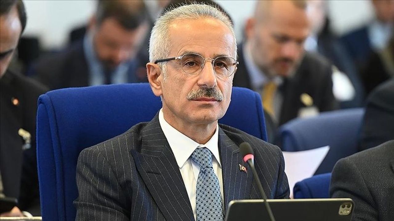 Instagram açılıyor mu? Bakan Uraloğlu Instagram yetkilileriyle görüşmeye hazırlanıyor