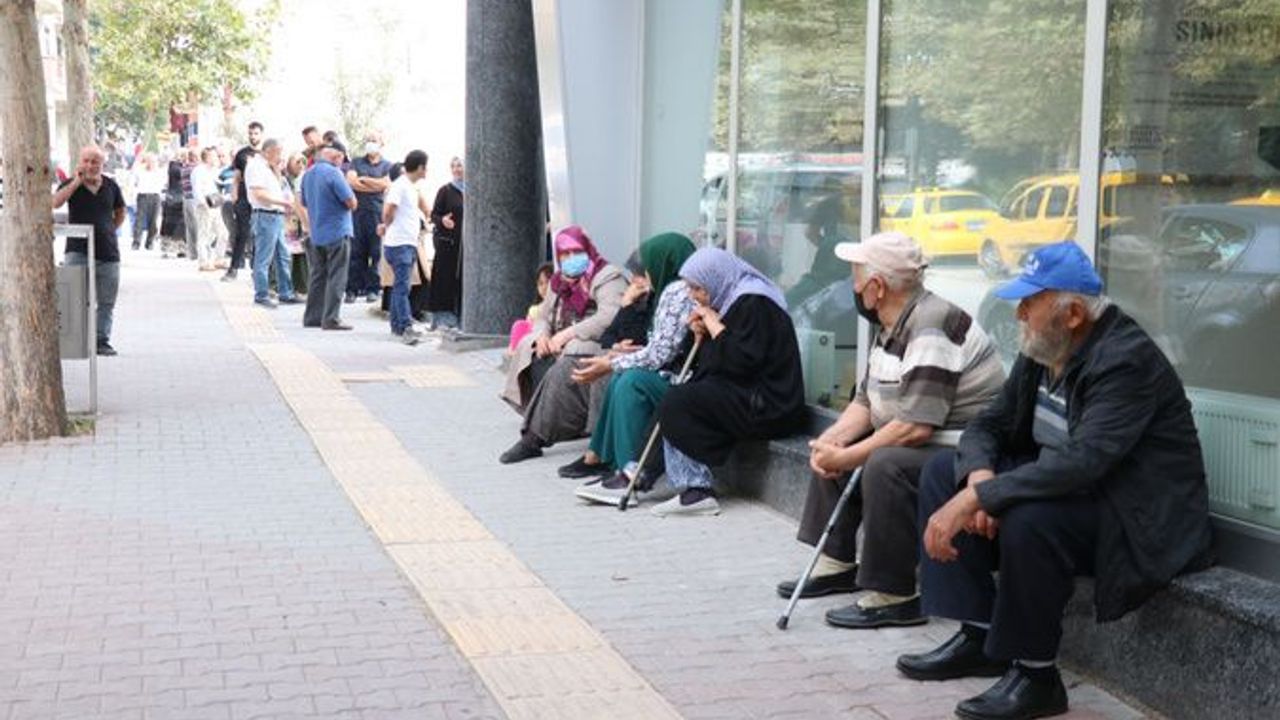 Bakan Vedat Işıkhan duyurdu: 81 ilde emekliler için yeni anlaşmalar yapılacak