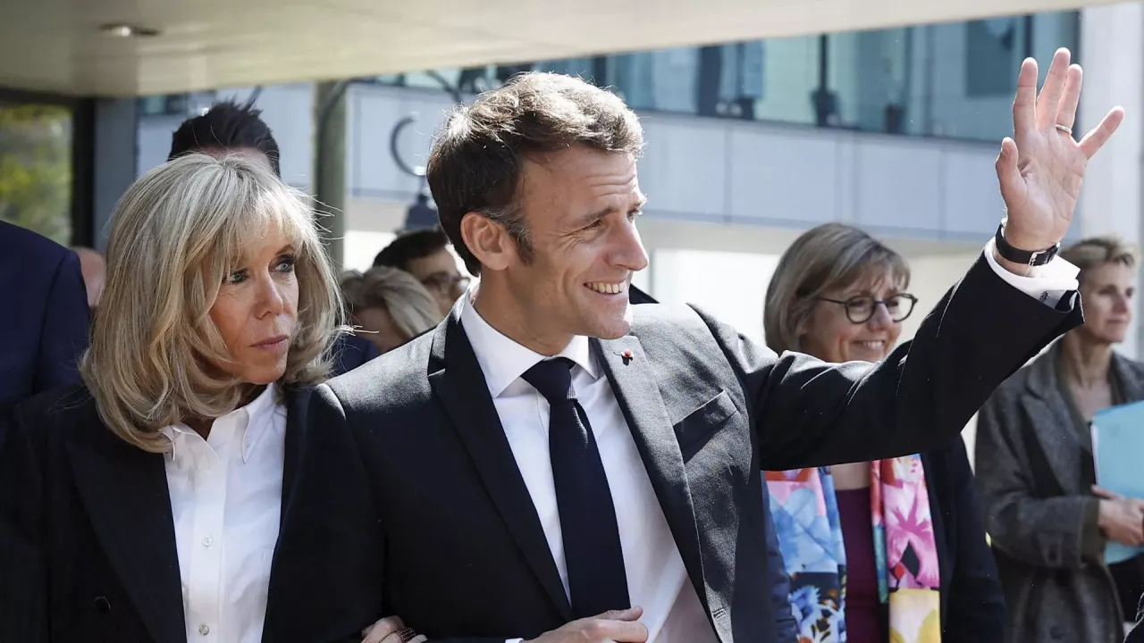 Fransa Cumhurbaşkanı Macron'un eşi vergi sisteminde erkek olarak listelendi
