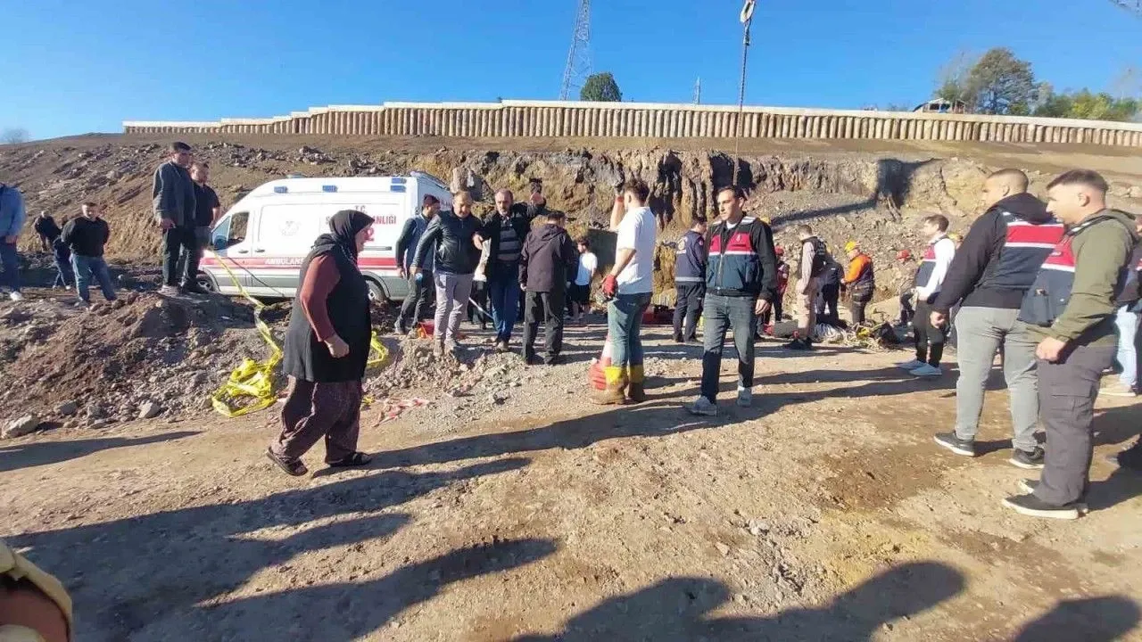 Sakarya’da yol çalışmasında kuyuya düşen işçi hayatını kaybetti
