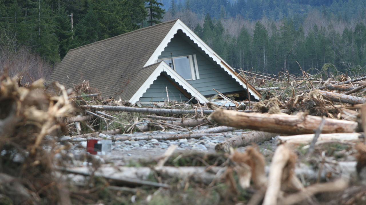 Fırtına Ankara’da can aldı! Ayaş’ta konteynır ev devrildi: 1 kişi öldü