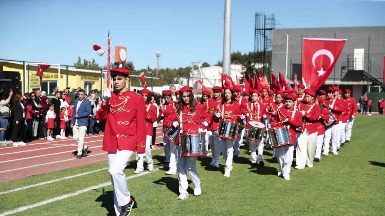 Aliağa’da Cumhuriyet’in 102. yılı büyük coşkuyla kutlandı