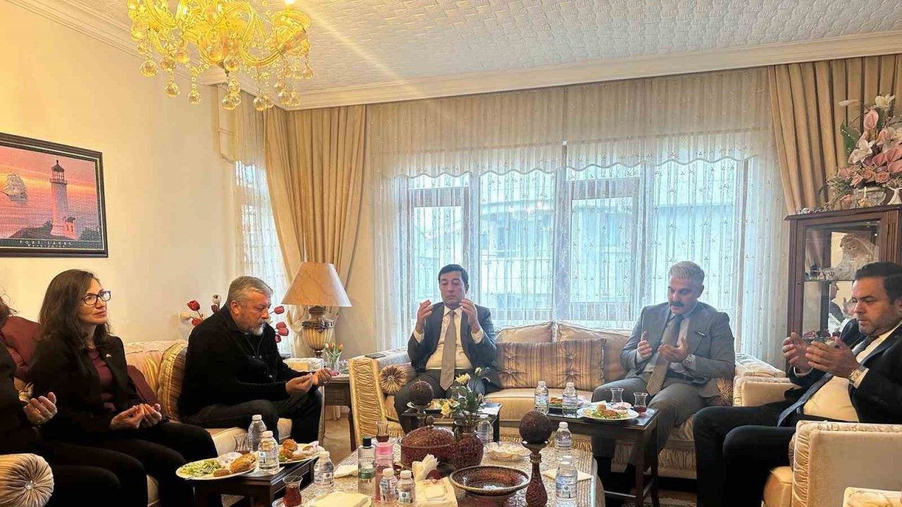 Çankaya halkı MHP heyetini yoğun ilgiyle karşıladı