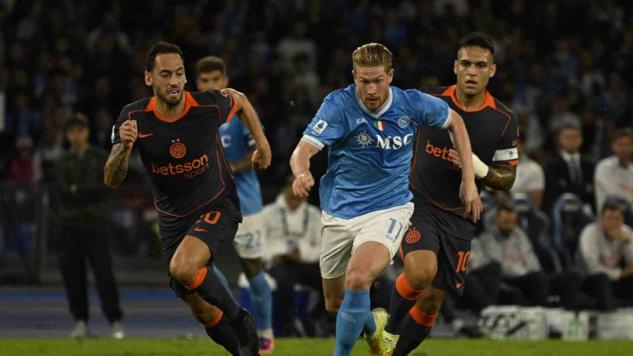 Napoli Inter’i 3-1 mağlup etti: Hakan Çalhanoğlu’nun golü mağlubiyeti önleyemedi
