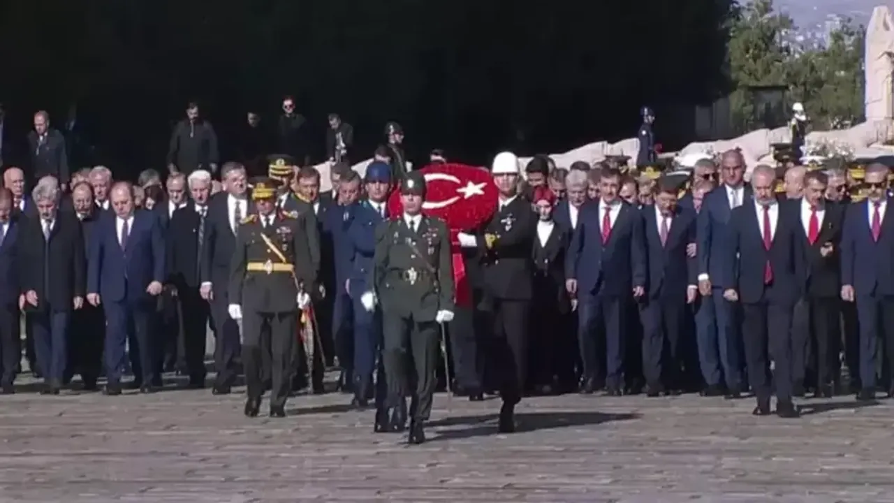 Kutlamalar Anıtkabir'de başladı: Erdoğan ve devlet erkanı Atatürk'ün huzurunda