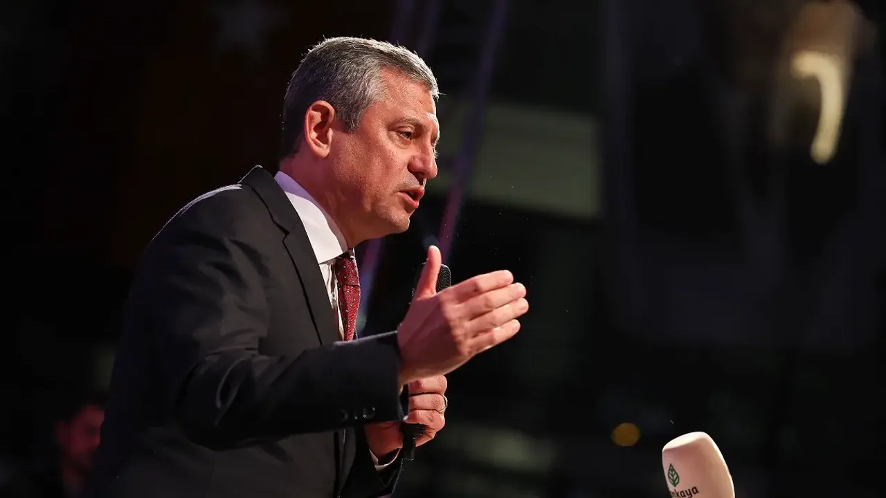 Özgür Özel'den 29 Ekim jesti: Eski genel başkanları tek tek aradı