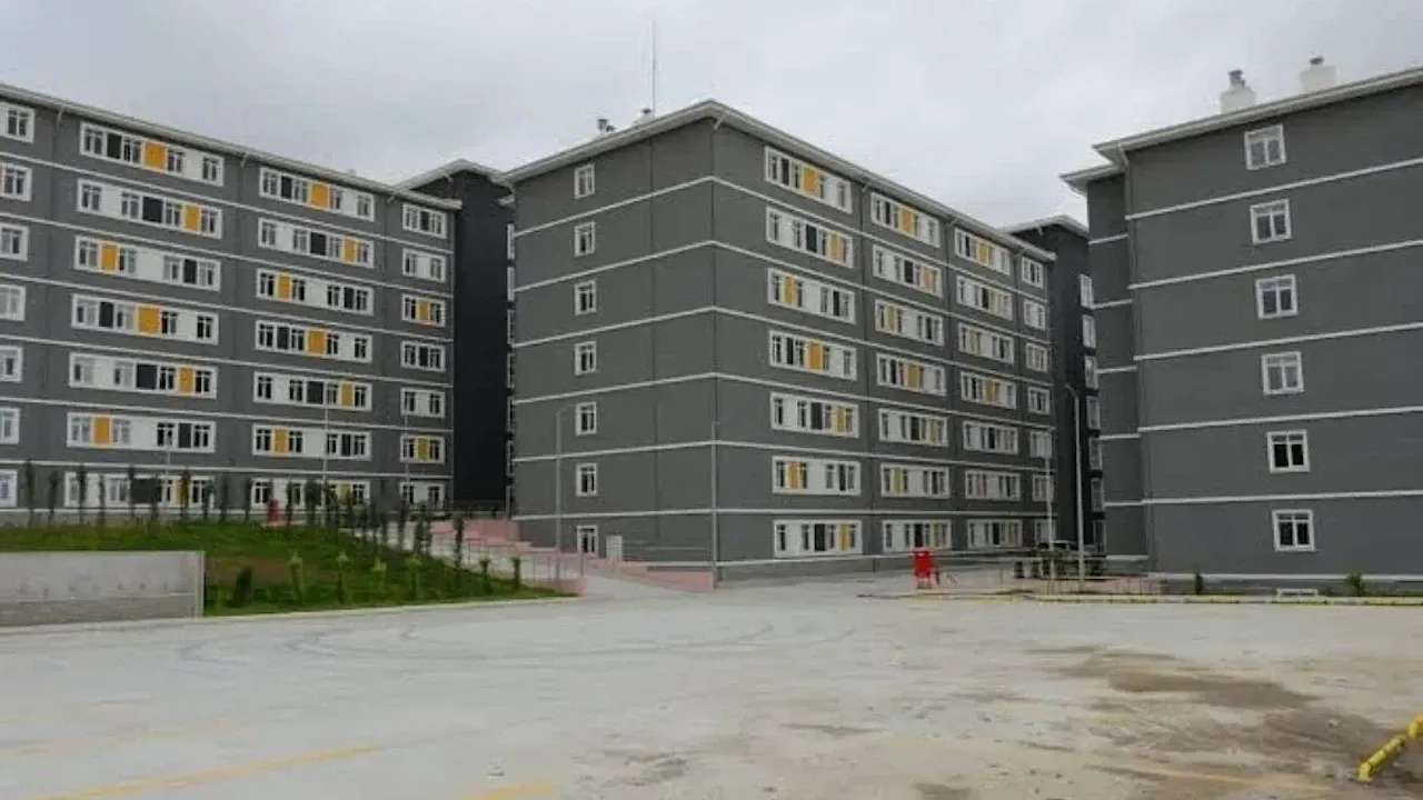 Balıkesir’de KYK yurdunda feci olay: Genç kız 3. kattan atlayarak hayatını kaybetti