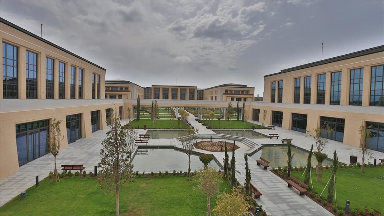 KKTC'de tarihi karar: Cumhurbaşkanlığı Sarayı halka açıldı