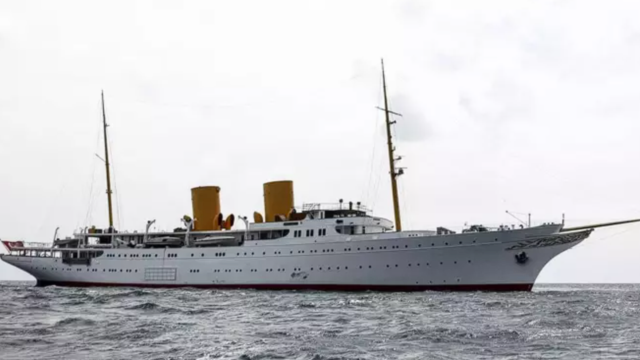 Atatürk’ün mirası Savarona modernize edildi: Artık milli seyir sistemiyle “Mavi Vatan”da yol alacak