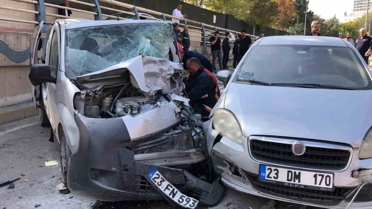 Elazığ’da zincirleme kaza: 1 ölü, 4 yaralı