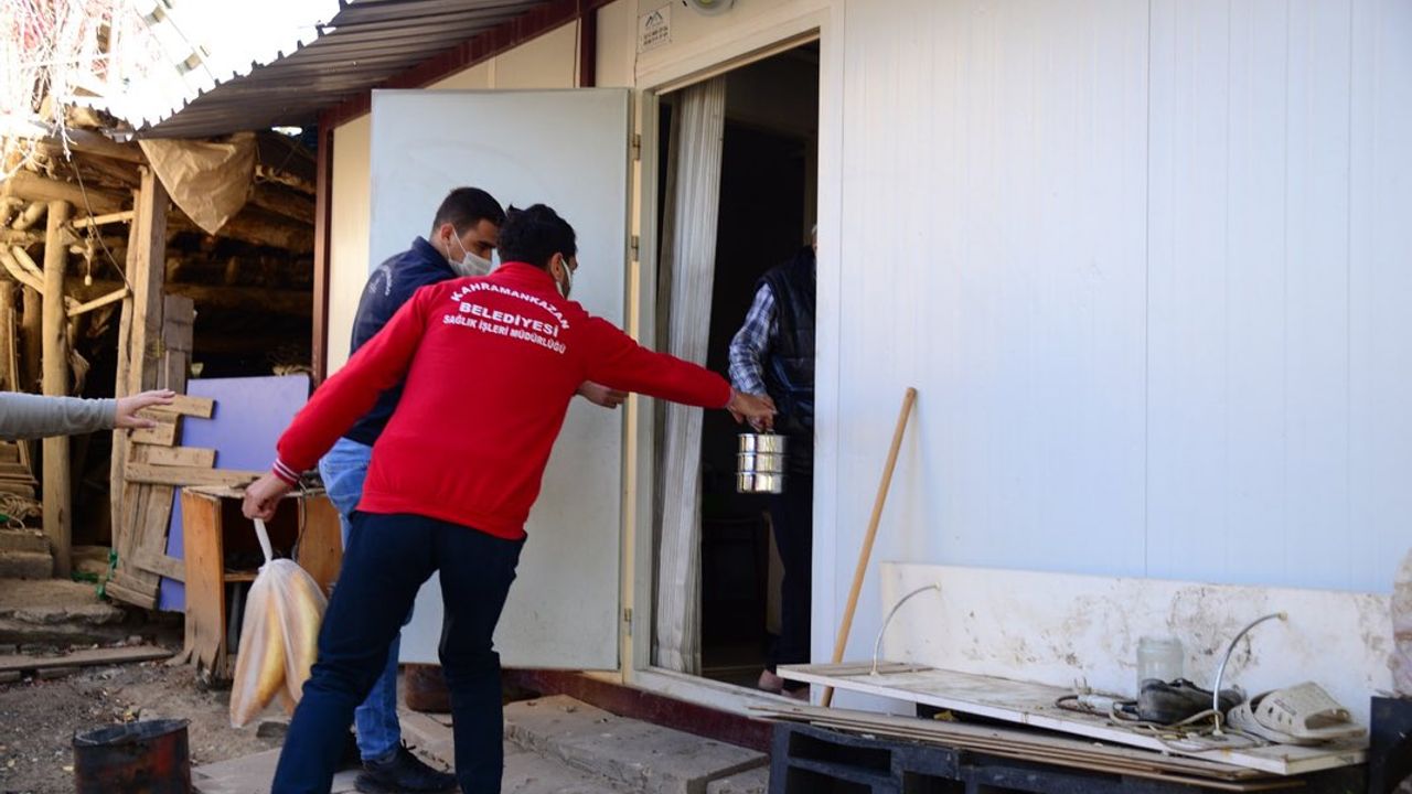 Kahramankazan'da gönülleri ısıtan hizmet: İhtiyaç sahiplerine sıcak yemek dağıtılıyor