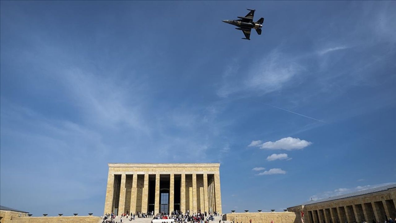 SOLOTÜRK Anıtkabir semalarında tanıma uçuşu yaptı