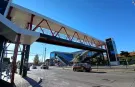 Etimesgut İstasyon Caddesi'ndeki üst geçit yayalara güvenli ulaşım sağlıyor