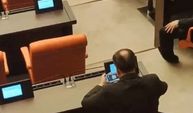 TBMM’de İmamoğlu gerginliği sırasında AK Partili vekil ‘Batak’ oynadı
