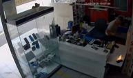Cep telefonu elinde bomba gibi patladı!