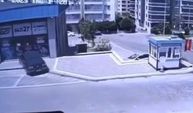 Fren yerine gaza bastı, dükkâna daldı!