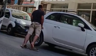 İzmir'de akıllara durgunluk veren olay: Tek başına arabayı böyle kaldırdı!
