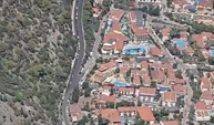 Paraşütçü havadan kaydetti! Ölüdeniz yolunda tatilci trafiği kilitlendi