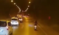 Tır şoföründen trafikte insanlık dersi: Motosikletli kıza adeta kalkan oldu