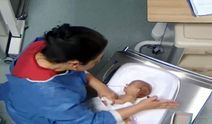 5 günlük bebeğe şiddet uygulayan hemşire hakim karşısında yalvardı: 'Lütfen tutuksuz yargılanayım'