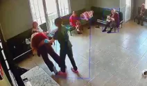 Huzurevinde dehşet! Yaşlı kadını yere itip yüzüne tükürdü