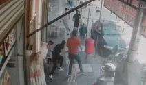 Kebapçıdaki müşteri kavgası kanlı bitti: Silahlar ve bıçaklar konuştu!