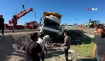 Yüksekova Çevre Yolu'nda korkunç kaza: 2 ölü 3 yaralı