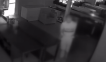 Kafeye giren hırsızların rahatlığı pes dedirtti: Yemek yapıp yediler