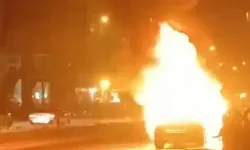 Mardin’de park halindeki otomobil yanarak kullanılmaz hale geldi