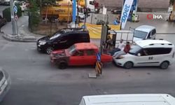 Ankara’da tehlikeli anlar: Bozulan aracı ayaklarıyla ittiler