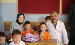 Akyurt Belediyesinden minik öğrencilere okul çantası ve kırtasiye seti hediyesi!