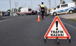 Ankara'da dur ihtarına uymayan sürücü kaza yaptı: 2 kişi yaralandı