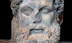 Aphrodisias'ta yeni buluntu: Kolosal Zeus Başı