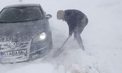 Artvin-Ardanuç-Ardahan karayolunda kar yağışı ulaşımı olumsuz etkiledi