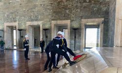 Genç Kızılay Gönüllüleri Anıtkabir'i ziyaret etti