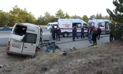 Karaman'da feci kaza! Tarım işçilerini taşıyan minibüs devrildi: 2 ölü, 13 yaralı