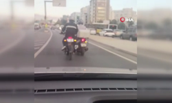 Benzini biten motosikletlinin yardımına diğer motosikletli koştu