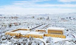 Ankara'ya Yağan Kar Şehri Masalsı Bir Hala Getirdi! İşte O Büyüleyici Görüntüler