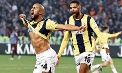 Fenerbahçeli babanın gol sevinci! Bebeğini uyandırmadan böyle sevindi