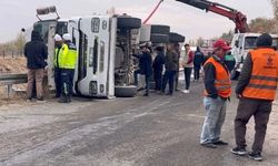 Konya'da trafik kazası: Devrilen kamyonun sürücüsü hayatını kaybetti