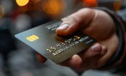 Merkez bankasından kredi kartı uyarısı: Fazla limit borçlanmayı tetikliyor!