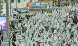 Köln’de PKK Yandaşları Abdullah Öcalan İçin Yürüdü