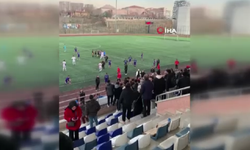 Ankara'da futbol maçında yaşanan gerginlik kavgaya dönüştü!