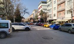 Maltepe Onur Caddesi araç yoğunluğunu kaldırmıyor