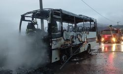 Öğrenci servisi alevlere teslim oldu! Öğrenciler faciadan kıl payı kurtuldu