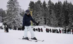 Uludağ’a hafta sonu çıkmak isteyenler metrelerce kuyruk oluşturdu