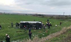 Denizli’de trafik kazası: Öğrenci servisi devrildi ölü ve yaralılar var