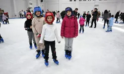 Altındağ Belediyesi Buz Pisti, Ara Tatilde 10 Bin 160 Ziyaretçiyi Ağırladı!